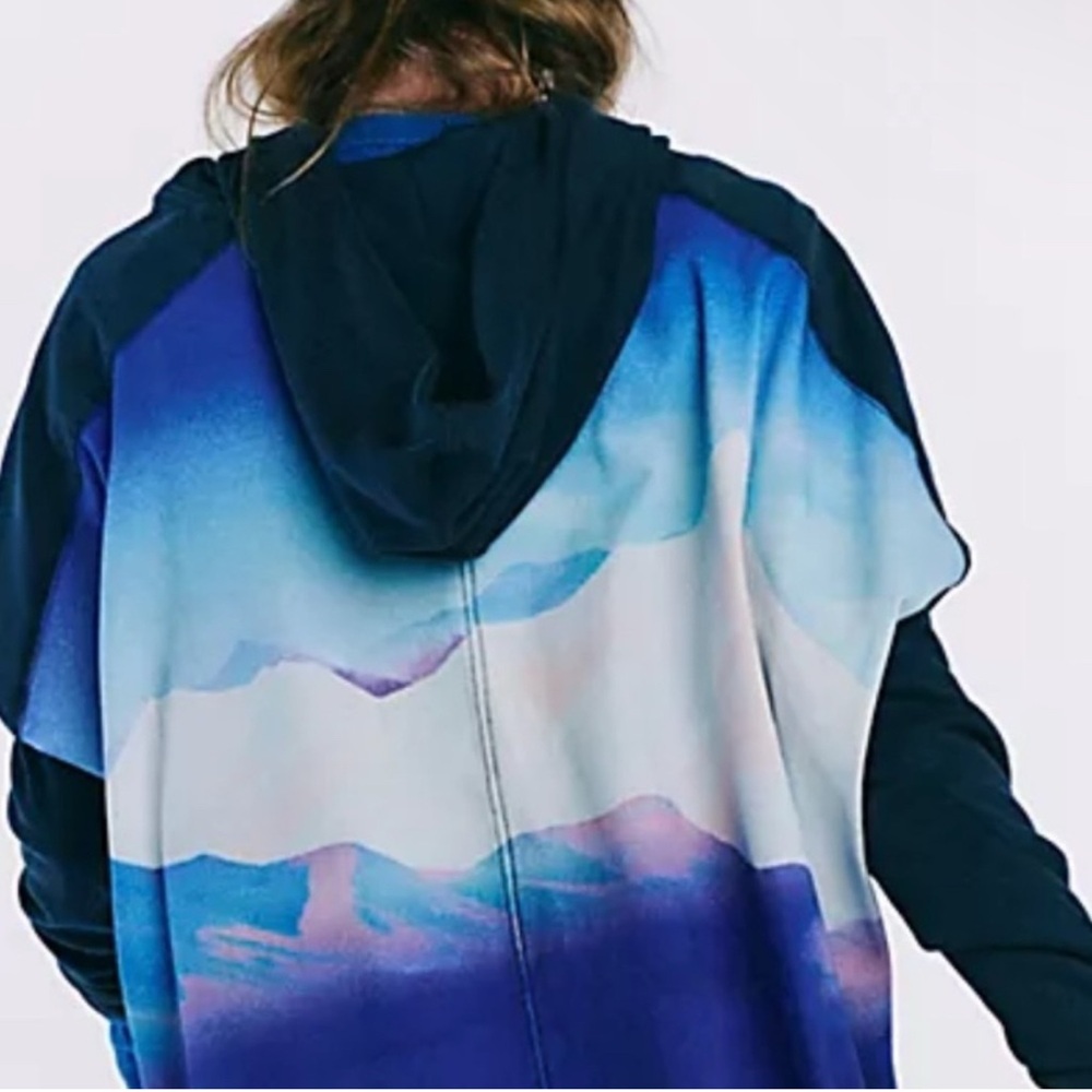 FREE PEOPLE Oversized Blue and Black Graphic Hoodie with Long Sleeves - Picture 3 of 3